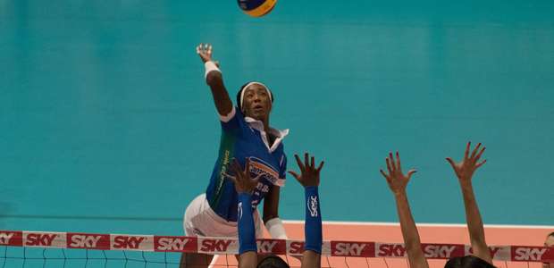 Osasco confirma retorno de Destinee Hooker ao clube