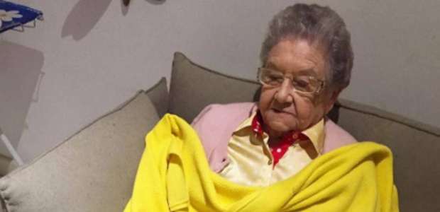 Palmirinha recebe alta de hospital após internação