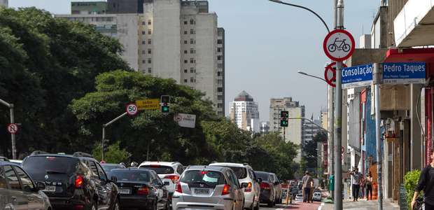 São Paulo testa carro que multa estacionamento irregular