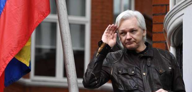 Ex-chefe de campanha de Trump teria se reunido com Assange
