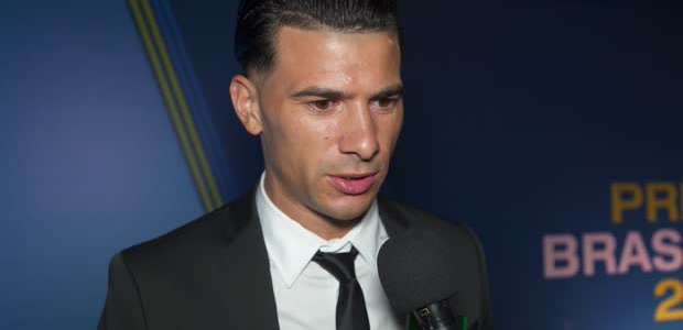 Cuesta: "Tem muito atacante bom no futebol brasileiro"