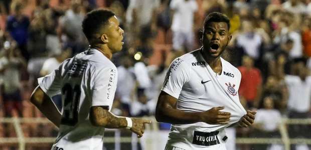 Corinthians massacra Porto-PE e avança na Copinha