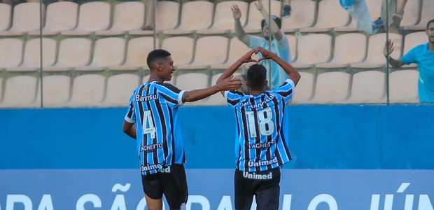 Grêmio faz 3 a 0 no São Bernardo e avança na Copinha