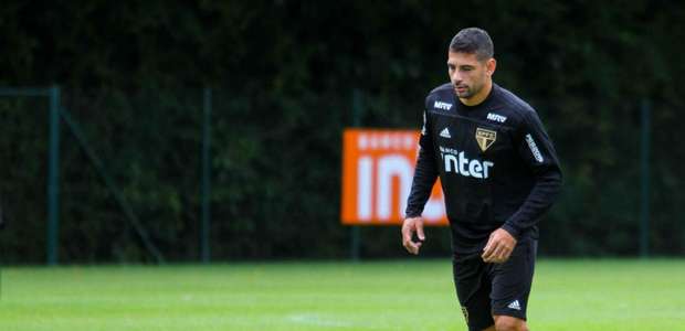 Sport procura São Paulo para tentar recontratar Diego Souza