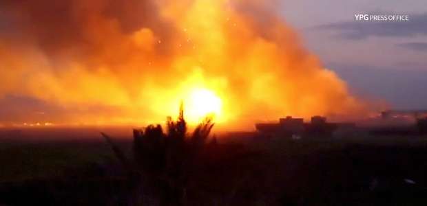 Centenas de combatentes do EI desistem no leste da Síria