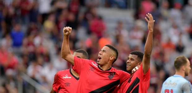 Athletico-PR faz 8 gols e arrasa o Toledo no Paranaense