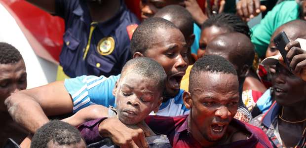 Prédio com escola desaba na Nigéria e soterra crianças