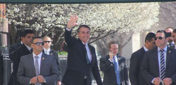 Taxa de ótimo do governo Bolsonaro cai 15 pontos