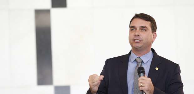 Flávio diz que Maia é 'fundamental' para aprovar Previdência