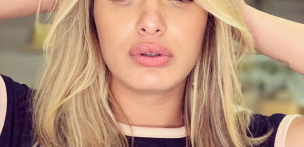 Atriz transexual de novela mostra foto de antes da transição