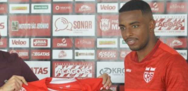 Volante Wesley Dias é regularizado e pode estrear pelo CRB