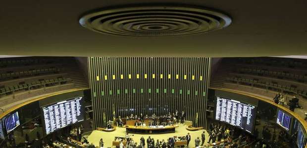 Câmara aprova brecha para aumentar valor do fundo eleitoral