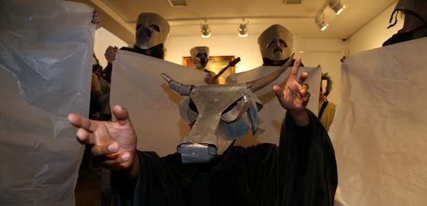 Notas para a reconstrução de um elo perdido