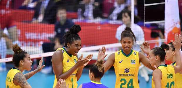 Brasil bate a Sérvia na estreia da Copa do Mundo de vôlei