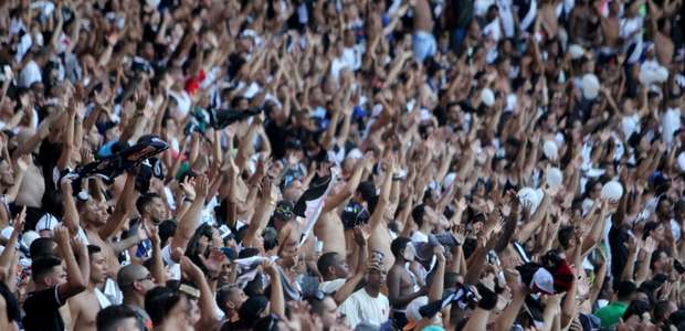 São Januário: torcida empurra o time do Vasco e vira ...