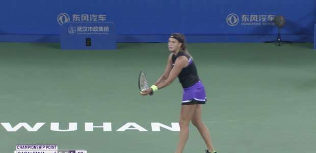TÊNIS: WTA Wuhan: Sabalenka bate Riske (6-3, 3-6, 6-1)