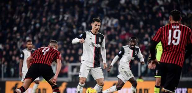 Em jogo 1.000 de CR7, Juventus vence o Milan e retoma ponta