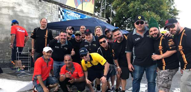 Organizada da F1 vira noite na fila para garantir lugares