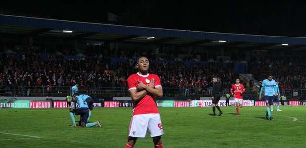 Benfica vence time da terceira divisão de virada pela ...