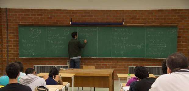 Metade dos alunos e professores sofreu violência na escola