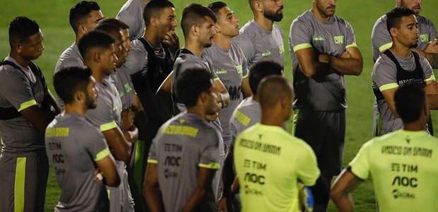 Vasco paralisa negociações enquanto não tem novo técnico