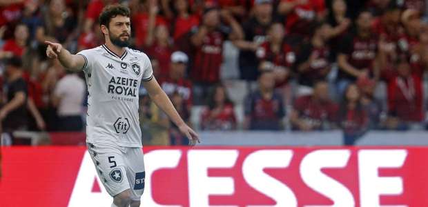 Besiktas deve fazer proposta por João Paulo, do Botafogo