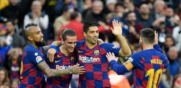 Ataque de Barcelona dá show e time fecha 2019 com goleada