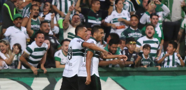 Coritiba marca nos acréscimos e estreia com vitória no ...