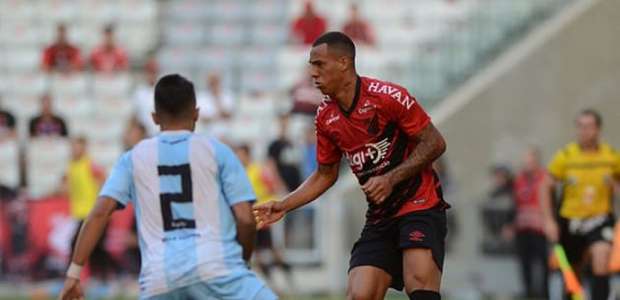Athletico-PR ganha do Londrina e segue invicto no Paranaense