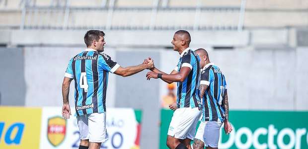 Grêmio vence Brasil de Pelotas e conquista primeira vitória