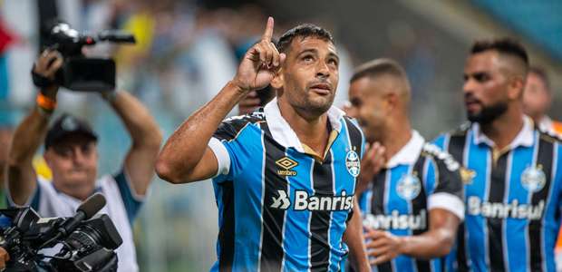 Diego Souza estreia com gol e Grêmio goleia o Esportivo