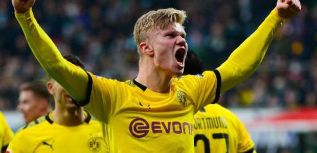 Haaland faz de novo, Borussia vence e segue sonho por título