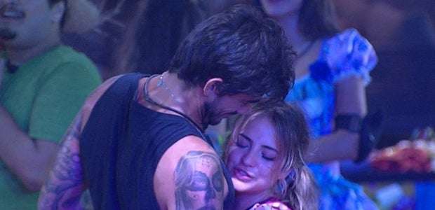 Após discussões, Gabi e Guilherme voltam a se declarar