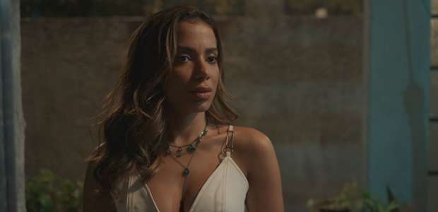 Novela debocha de fãs volúveis, caçadores de fama e iludidos