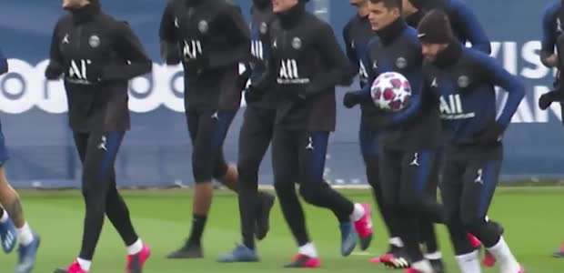 Neymar esbanja habilidade em treino do PSG