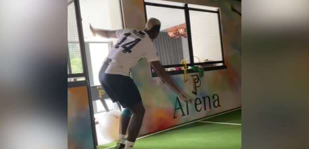 #StayAtHome: Pogba veste camisa da Juve em apoio a Matuidi