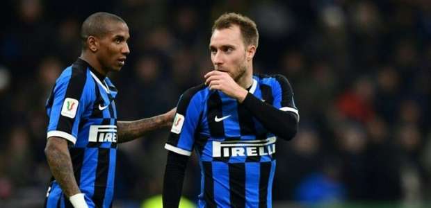 Inter deve renovar com Ashley Young por uma temporada