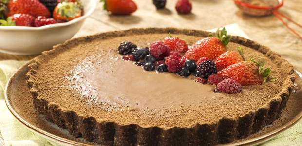 Torta de Biscoito Nesfit de Cacau e Cereais com Ganache