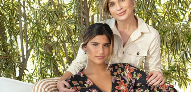 Flávia Alessandra exibe presentes para mães de até R$ 280