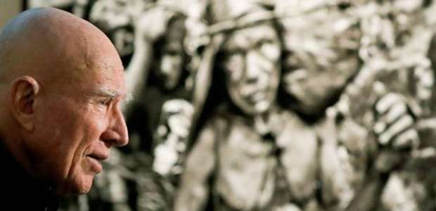 Sebastião Salgado faz apelo por índios em meio a pandemia