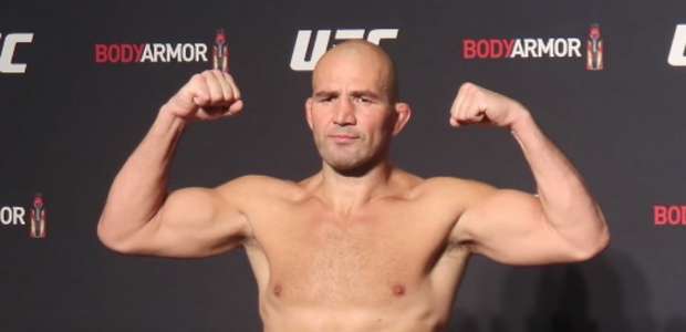 Glover Teixeira e Smith batem o peso para luta principal ...