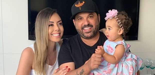 Influencer Deia e sertanejo Edson fazem reality do dia a dia
