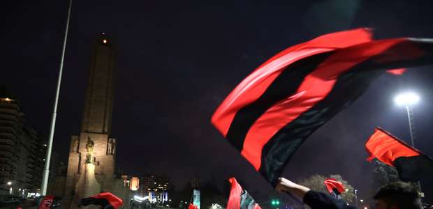 Torcida do Newell's faz carreata pedindo a volta de Messi