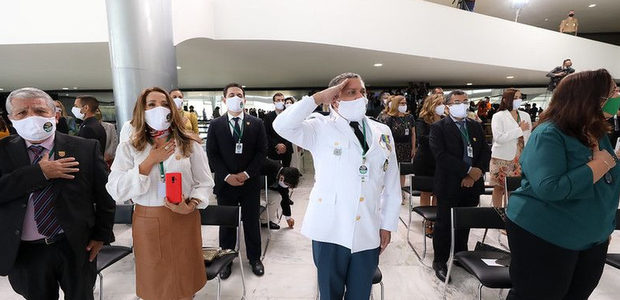 'Vencendo a covid': o grupo de '10 mil' médicos pró- ...