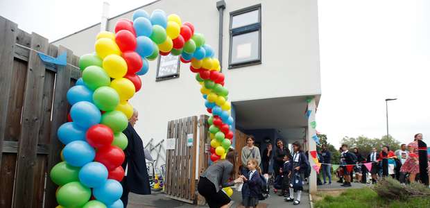 Alunos voltam às aulas em Londres com apoio emocional