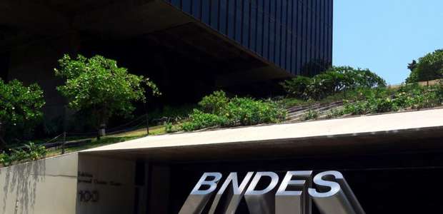 BNDES confirma intenção de vender sua fatia na Suzano