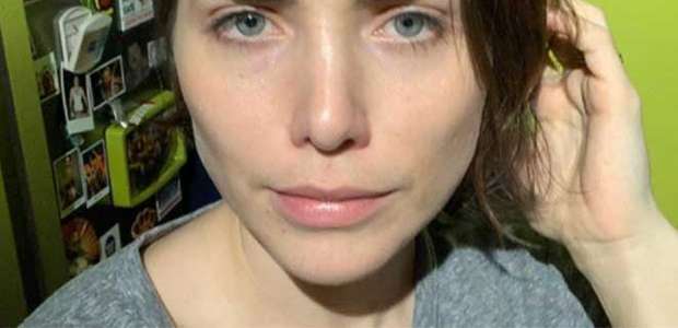 Leticia Colin corta o próprio cabelo: "Não façam isso"