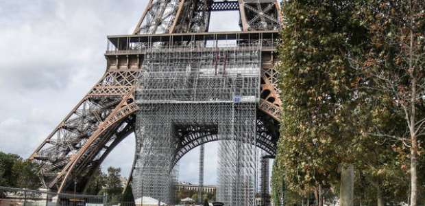Torre Eiffel é reaberta após suspeita de bomba