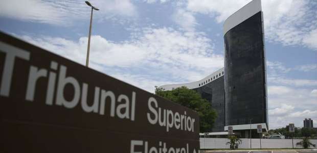 Após denúncias de disparos, TSE bane 256 contas do WhatsApp