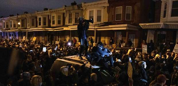 Filadélfia impõe toque de recolher para conter protestos